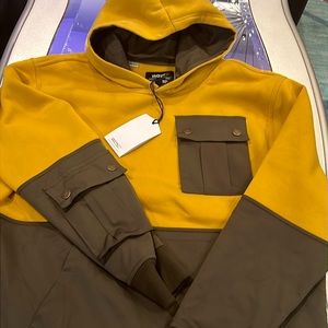 NWT.  WEZC fleece hoodie med/large dope